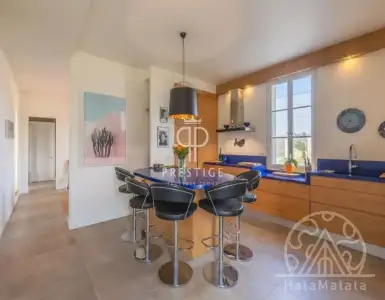 Buy in France for 1499000€