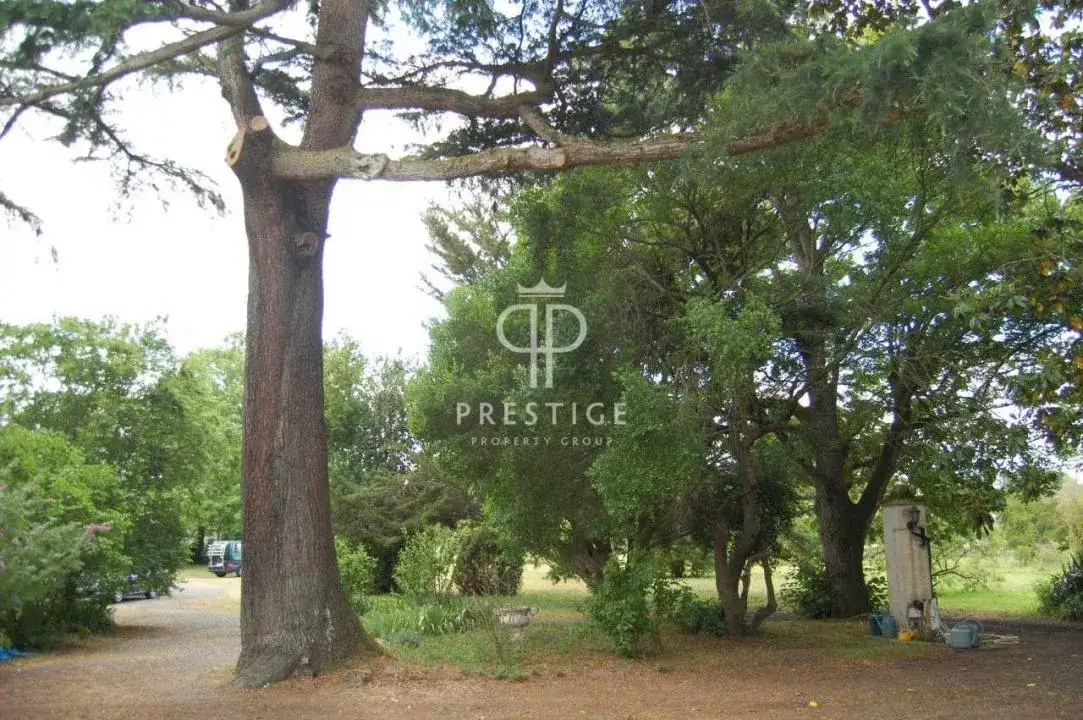 Castle 460m² in France, Soumur. Priced at 1050000€ rent photo-1