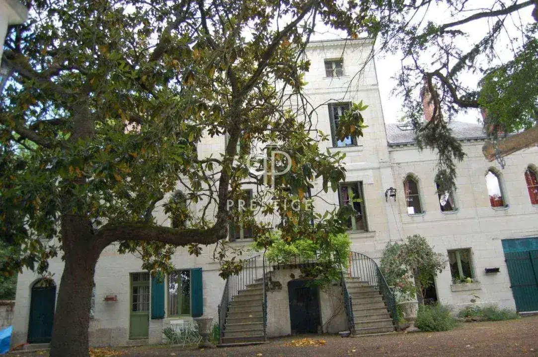 Castle 460m² in France, Soumur. Priced at 1050000€ rent photo-6