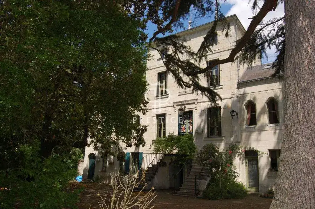Castle 460m² in France, Soumur. Priced at 1050000€ rent photo-7