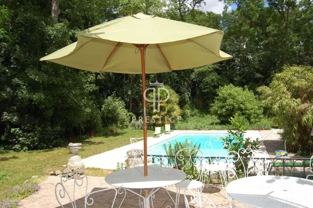 Castle 460m² in France, Soumur. Priced at 1050000€ rent photo-10