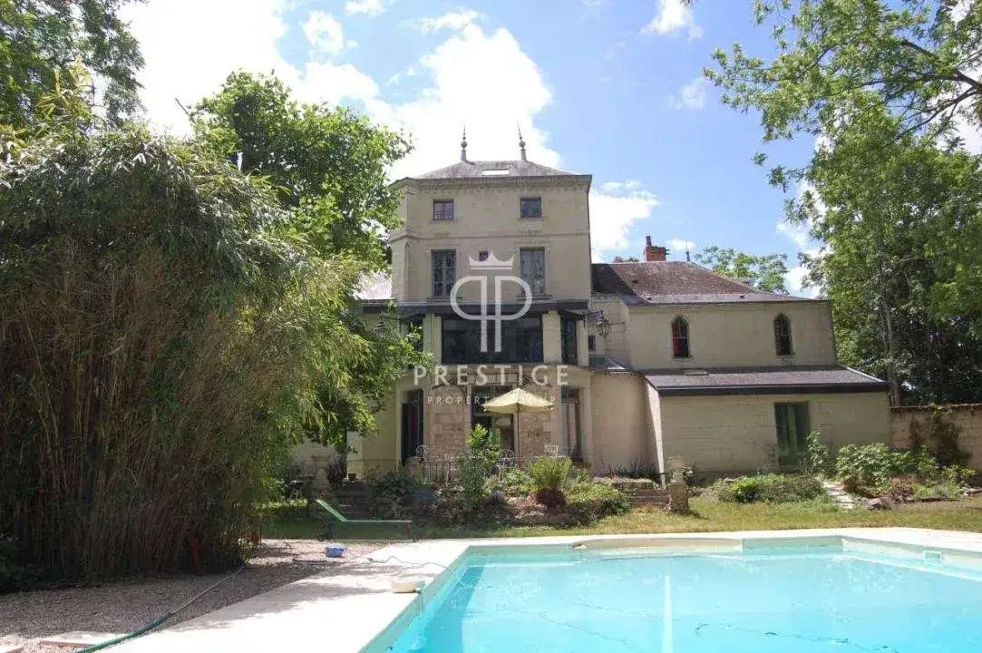 Castle 460m² in France, Soumur. Priced at 1050000€ rent photo-11