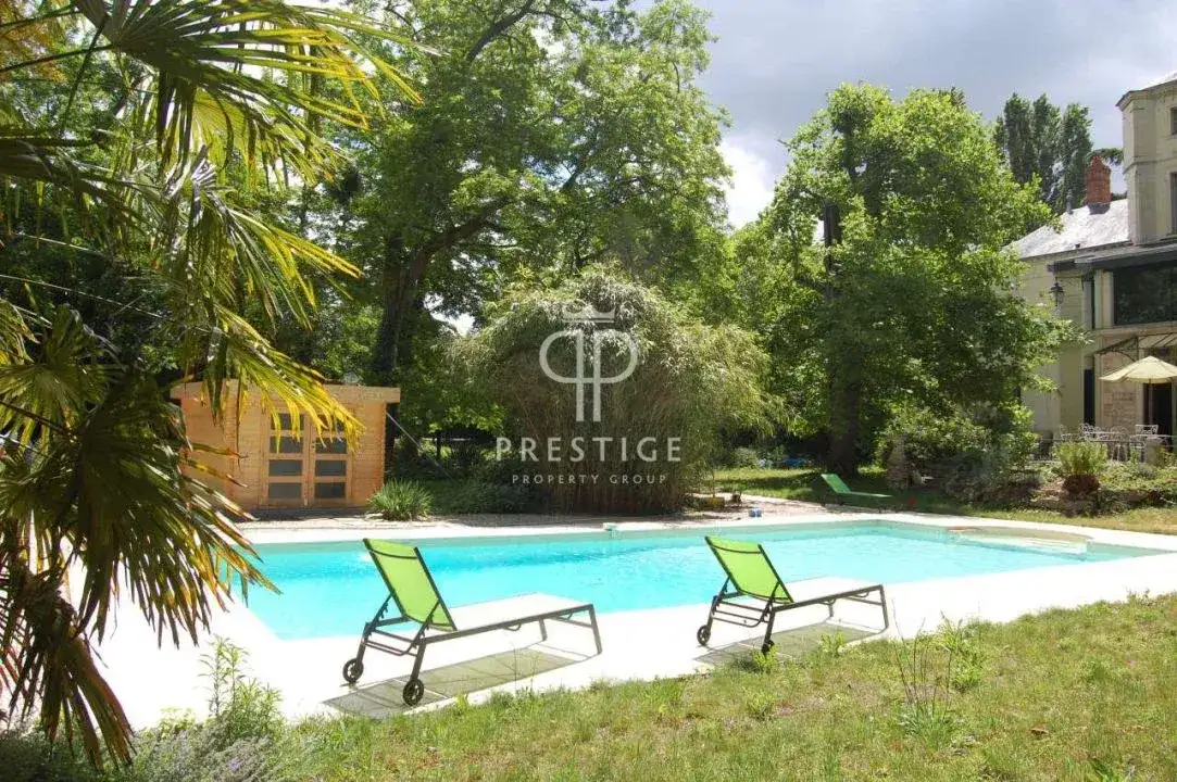 Castle 460m² in France, Soumur. Priced at 1050000€ rent photo-15