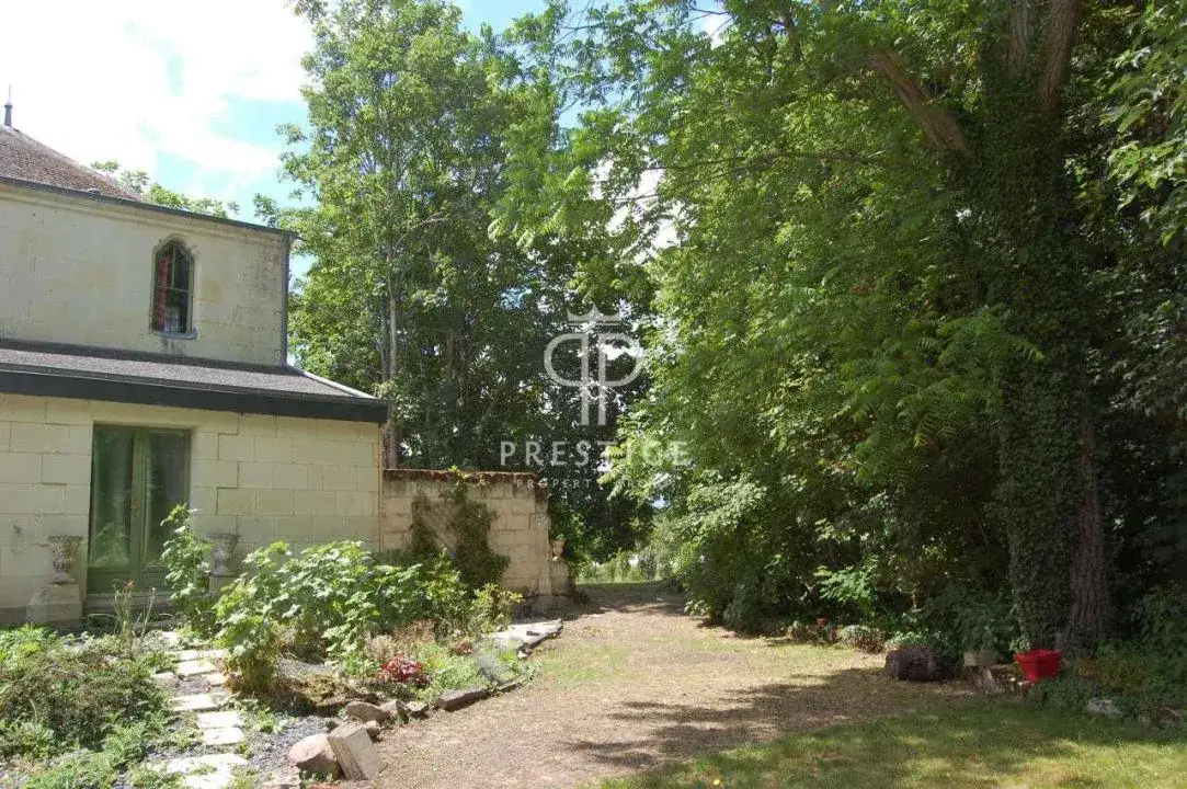 Castle 460m² in France, Soumur. Priced at 1050000€ rent photo-16