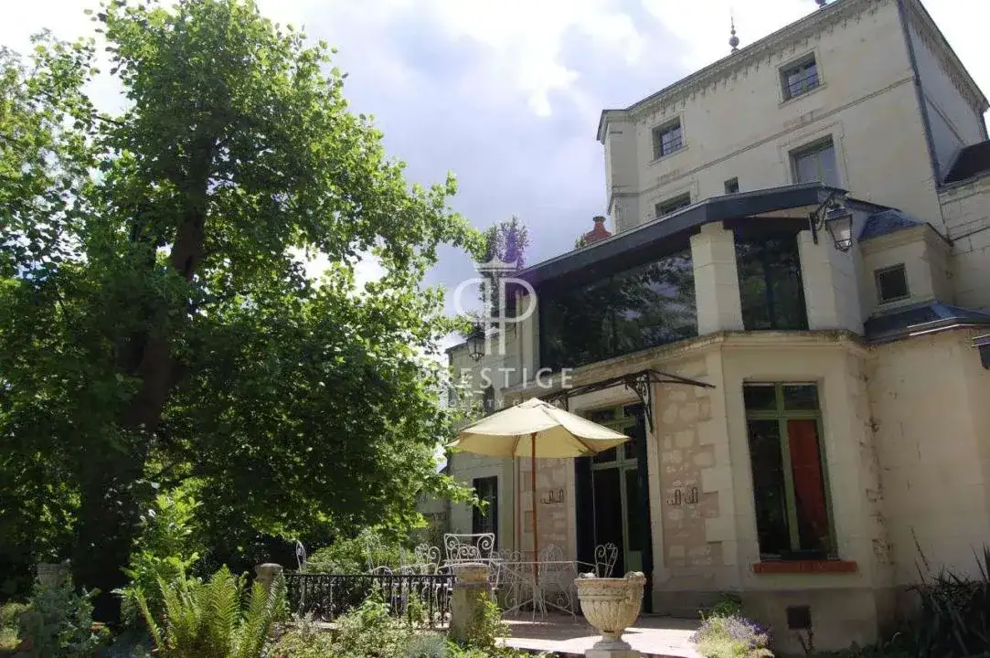 Castle 460m² in France, Soumur. Priced at 1050000€ rent photo-17