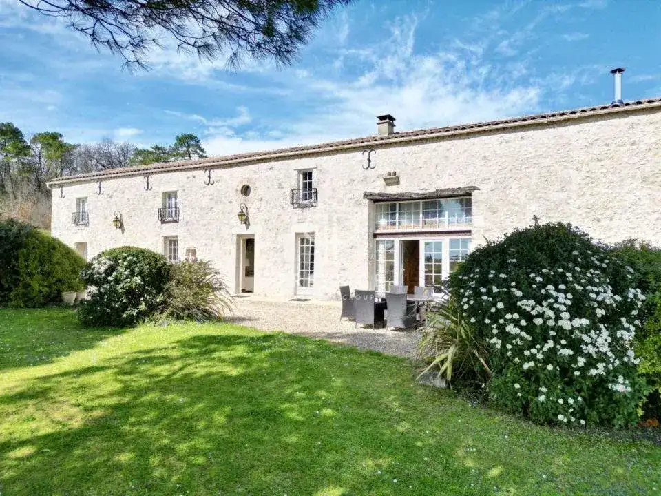 Castle 500m² in France, Monestier. Priced at 1150000€ rent photo-3