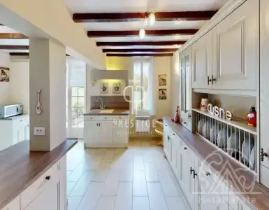 Buy in France for 1150000€