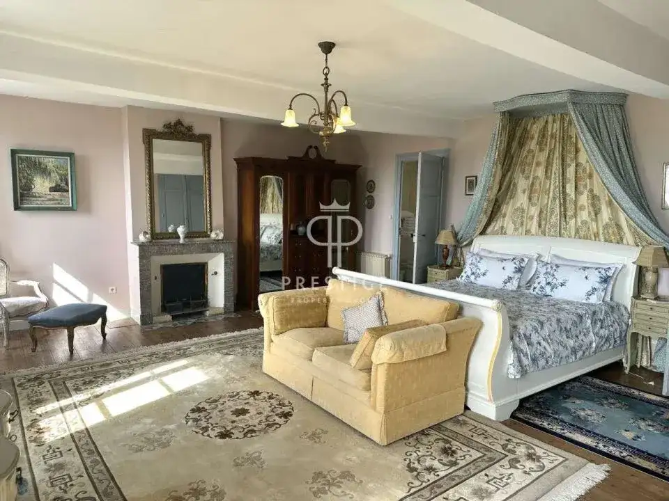 Castle 680m² in France, Bergerac. Priced at 950000€ rent photo-8