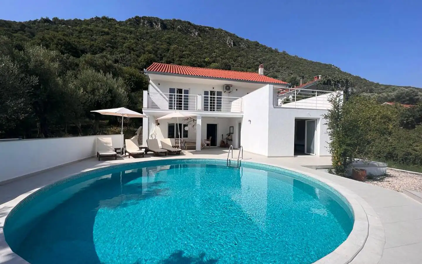 House 212m² in Montenegro, Herceg Novi. Priced at 570000€ rent photo-2