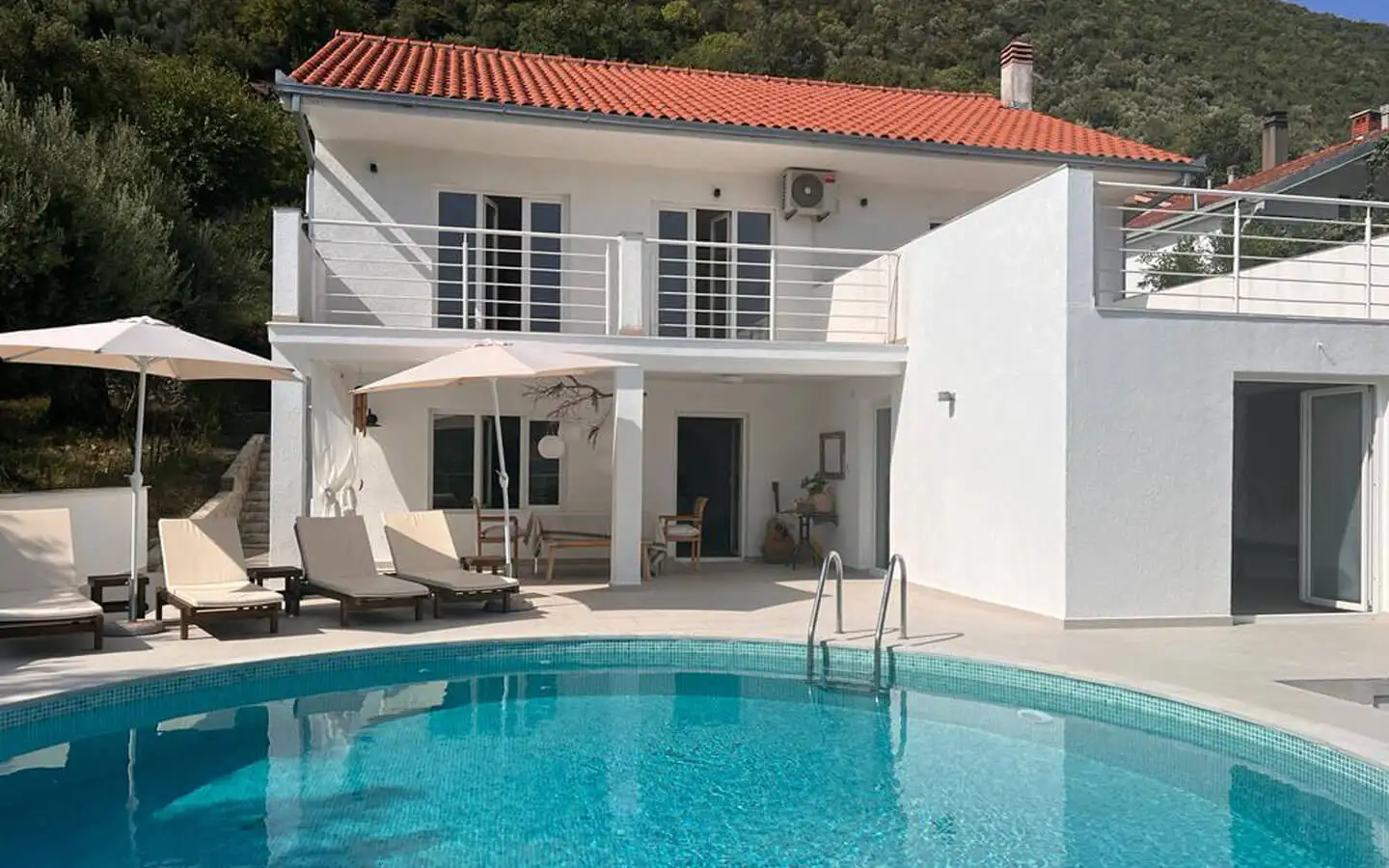 House 212m² in Montenegro, Herceg Novi. Priced at 570000€ rent photo-7