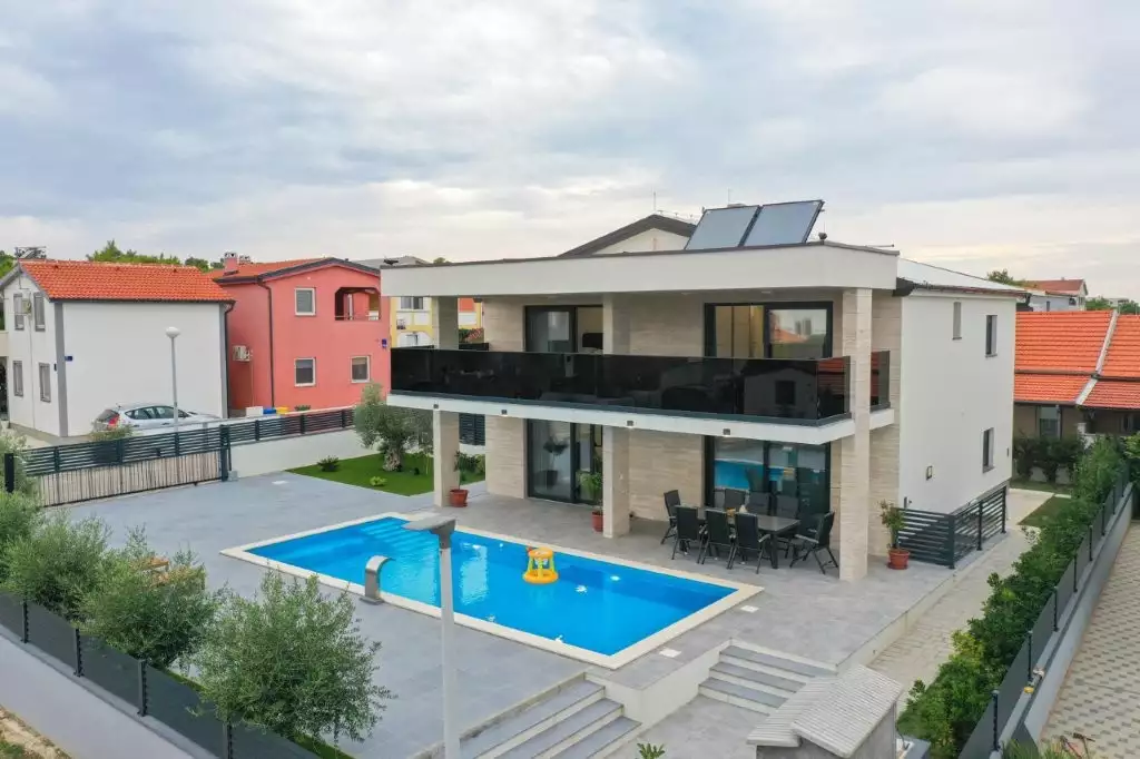Villa 300m² in Portugal, Tavira. Priced at 849000€ rent photo-1