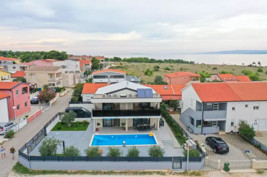 Villa 300m² in Portugal, Tavira. Priced at 849000€ rent photo-2