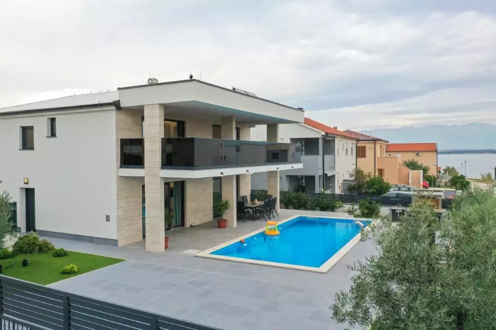 Villa 300m² in Portugal, Tavira. Priced at 849000€ rent photo-3