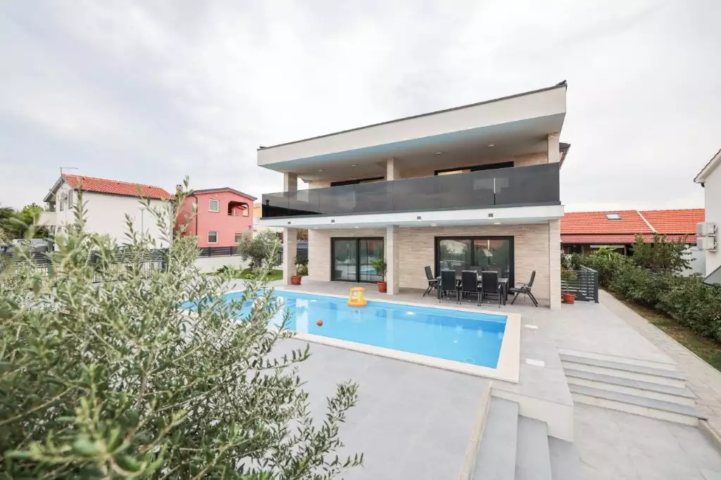 Villa 300m² in Portugal, Tavira. Priced at 849000€ rent photo-12