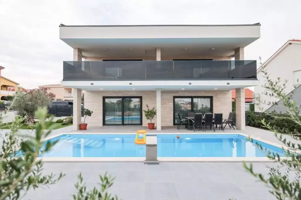 Villa 300m² in Portugal, Tavira. Priced at 849000€ rent photo-13