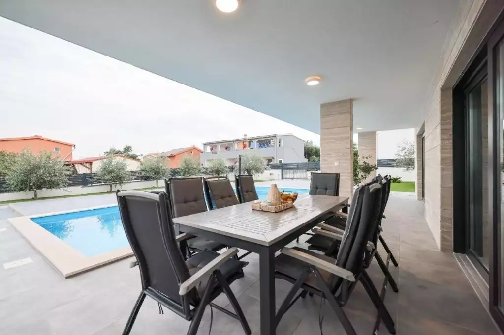Villa 300m² in Portugal, Tavira. Priced at 849000€ rent photo-14