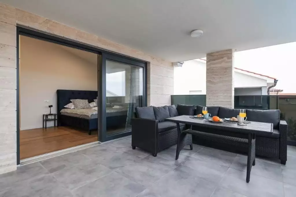 Villa 300m² in Portugal, Tavira. Priced at 849000€ rent photo-18