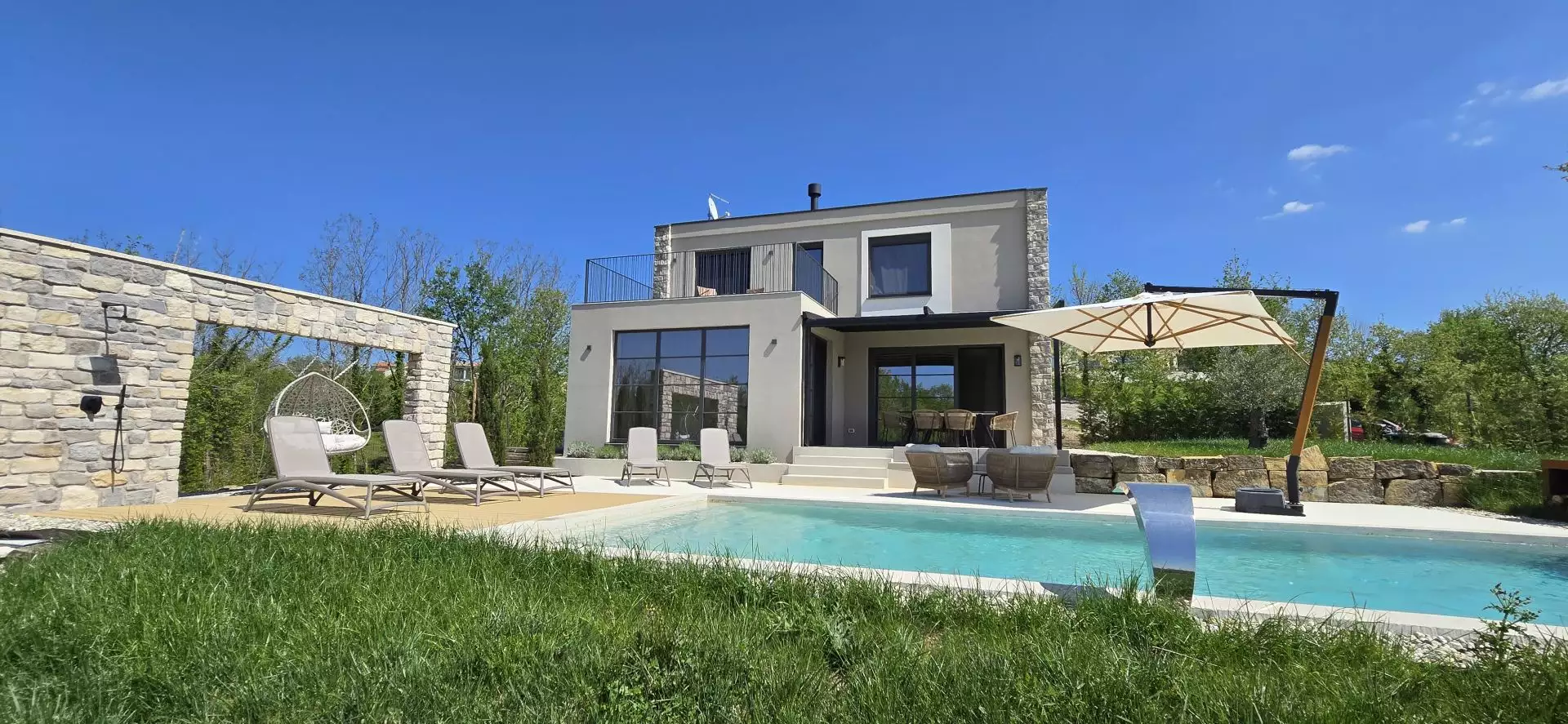 Villa 198m² in Croatia, Motovun. Priced at 690000€ rent photo-3