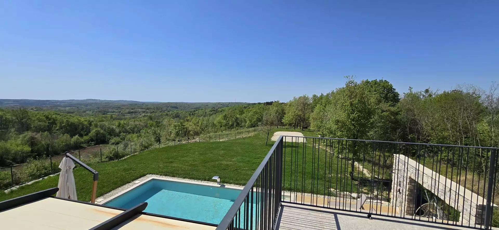Villa 198m² in Croatia, Motovun. Priced at 690000€ rent photo-5
