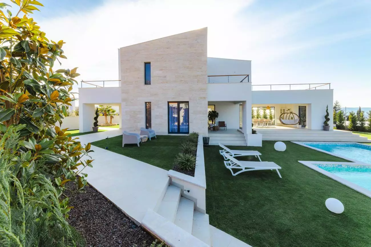Villa 390m² in Croatia, Krka. Priced at 1520000€ rent photo-2