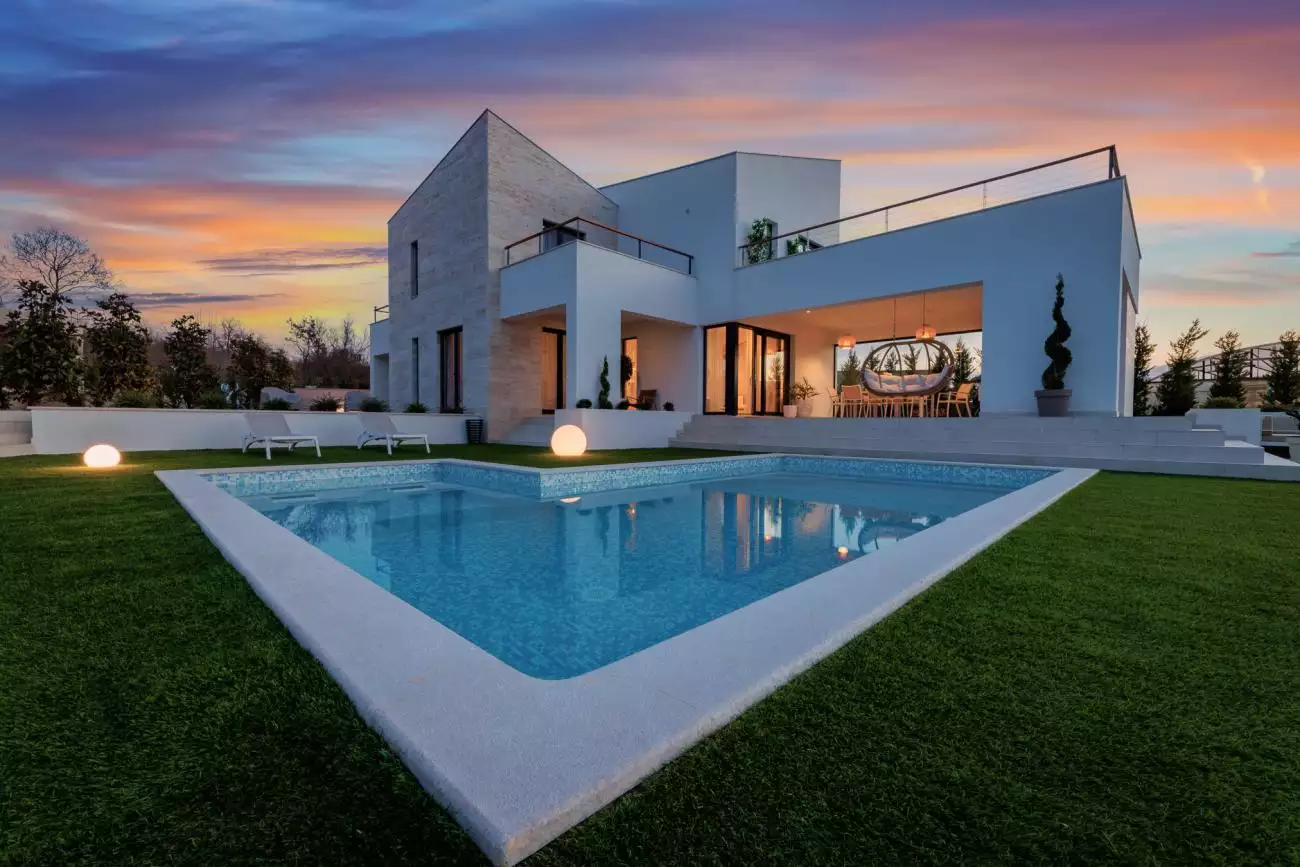 Villa 390m² in Croatia, Krka. Priced at 1520000€ rent photo-4