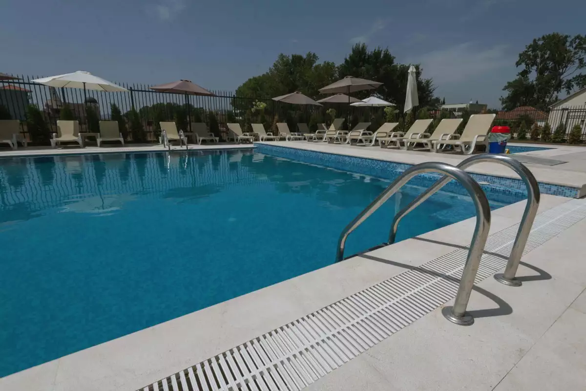 Hotels 1800m² in Montenegro, Ulcinj. Priced at 2700000€ rent photo-11