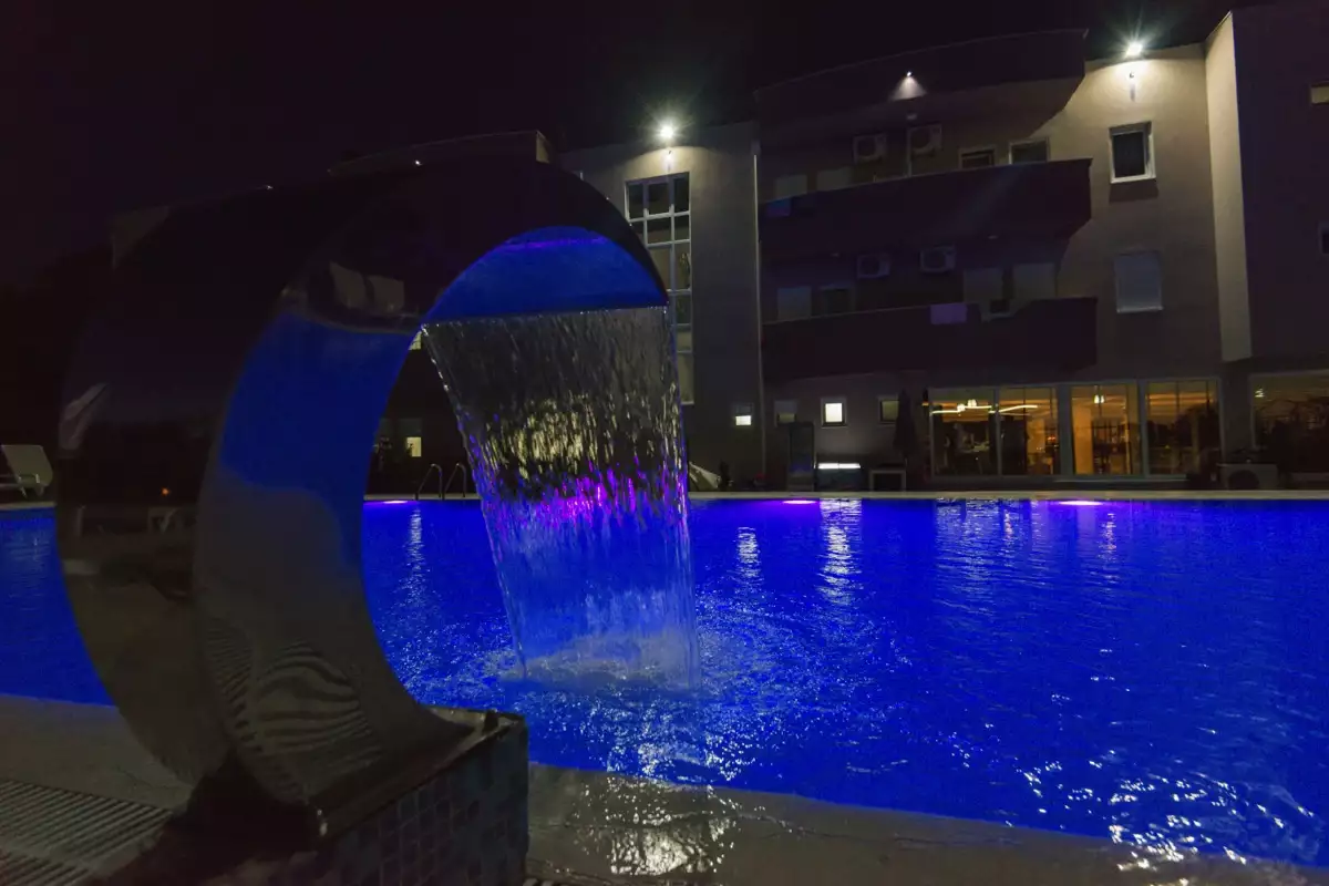 Hotels 1800m² in Montenegro, Ulcinj. Priced at 2700000€ rent photo-22