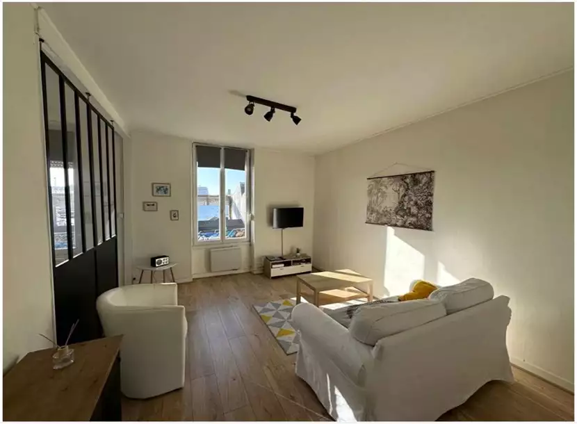 Flat 38m² in France, Loire. Priced at 91500€ rent photo-3
