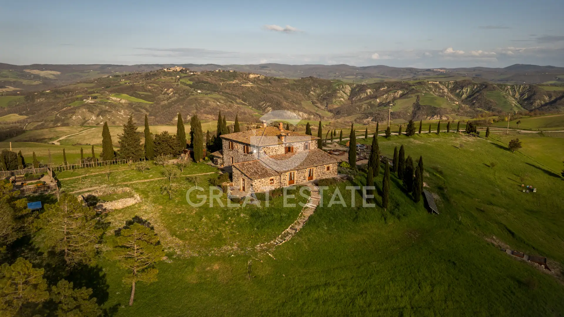 House 534m² in Italy, Siena. Priced at 1900000€ rent photo-13