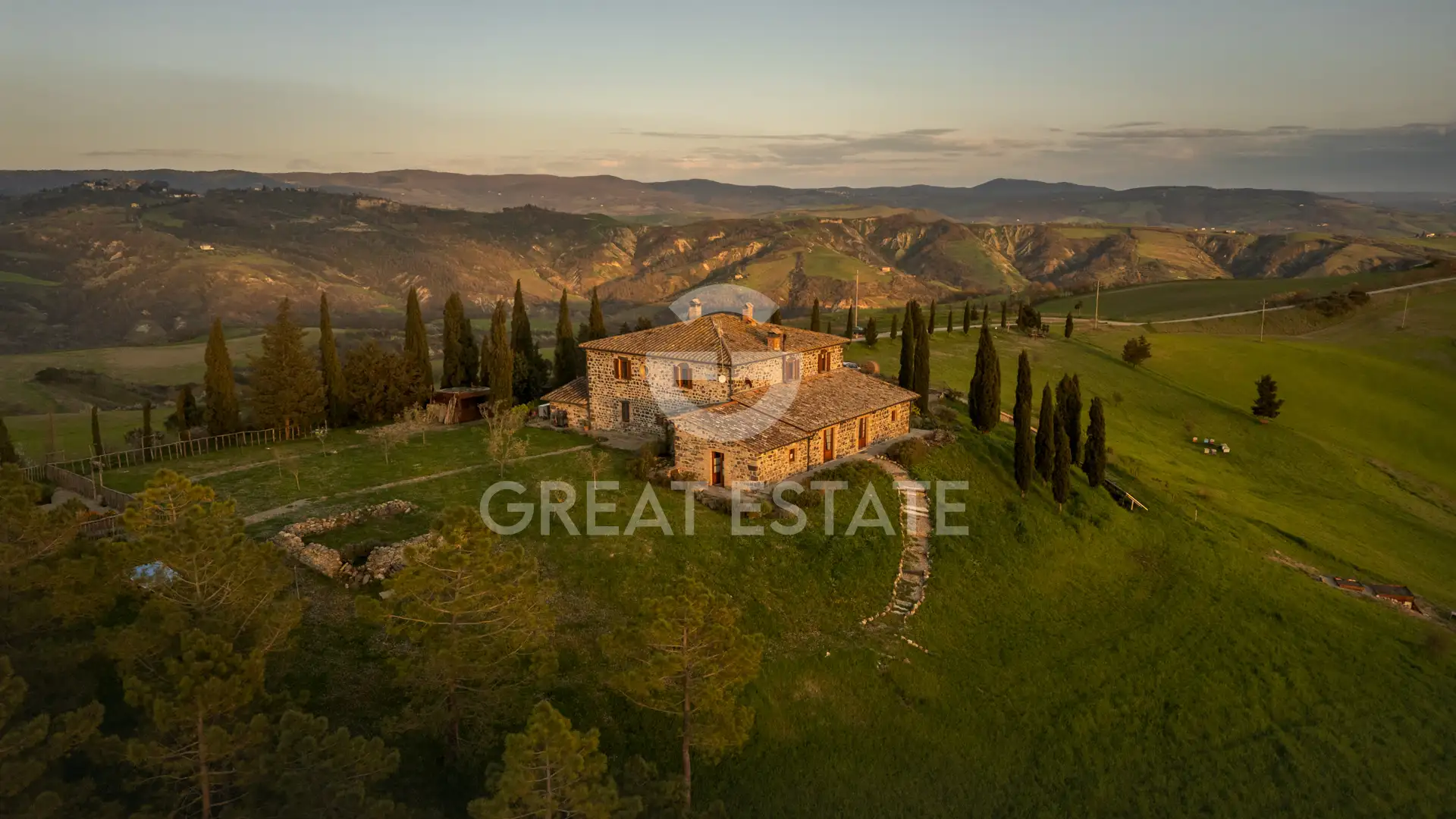 House 534m² in Italy, Siena. Priced at 1900000€ rent photo-15