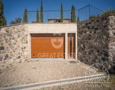Buy in Italy for 1900000€
