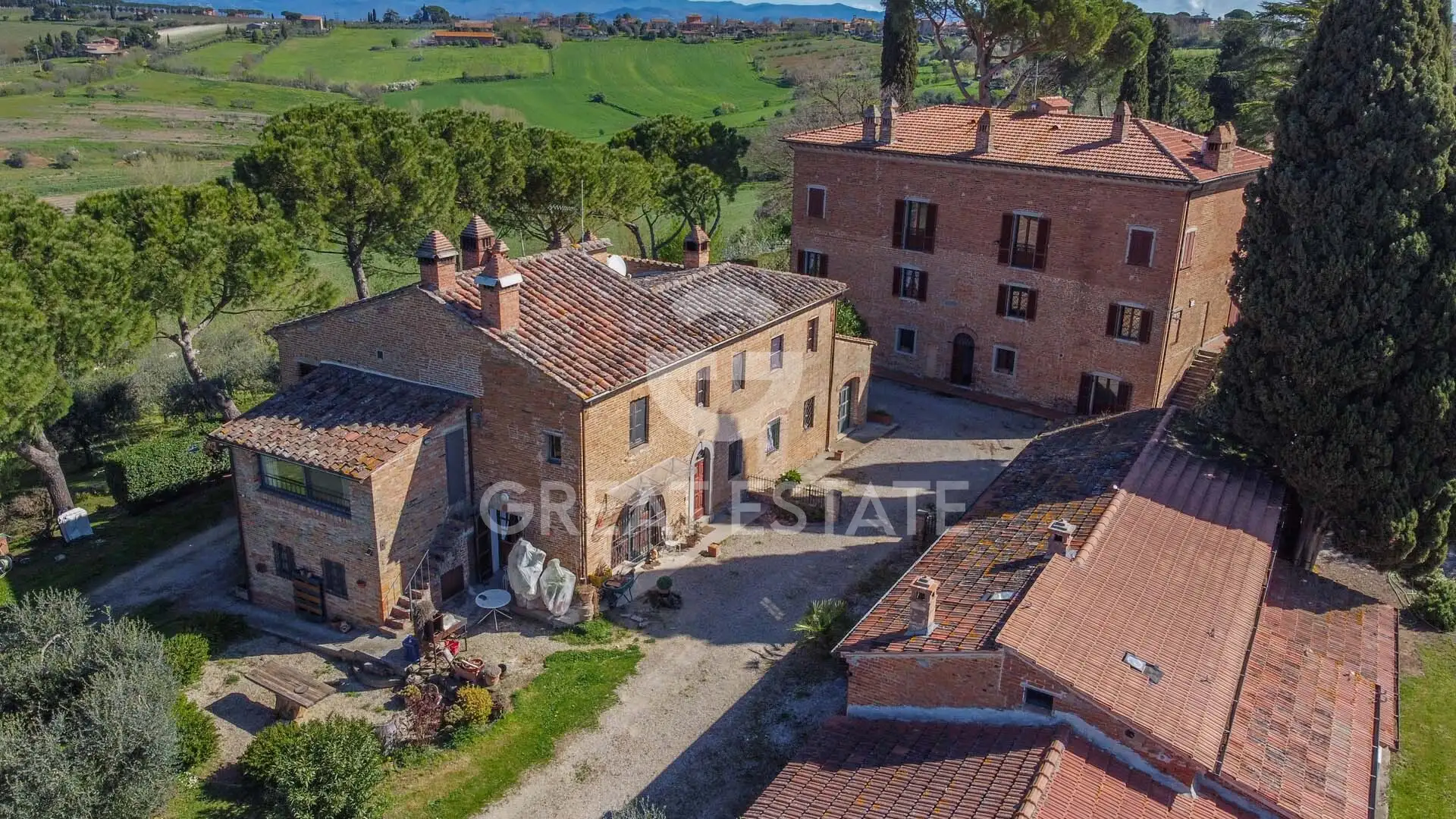 House 1170m² in Italy, Perugia. Priced at 1580000€ rent photo-1