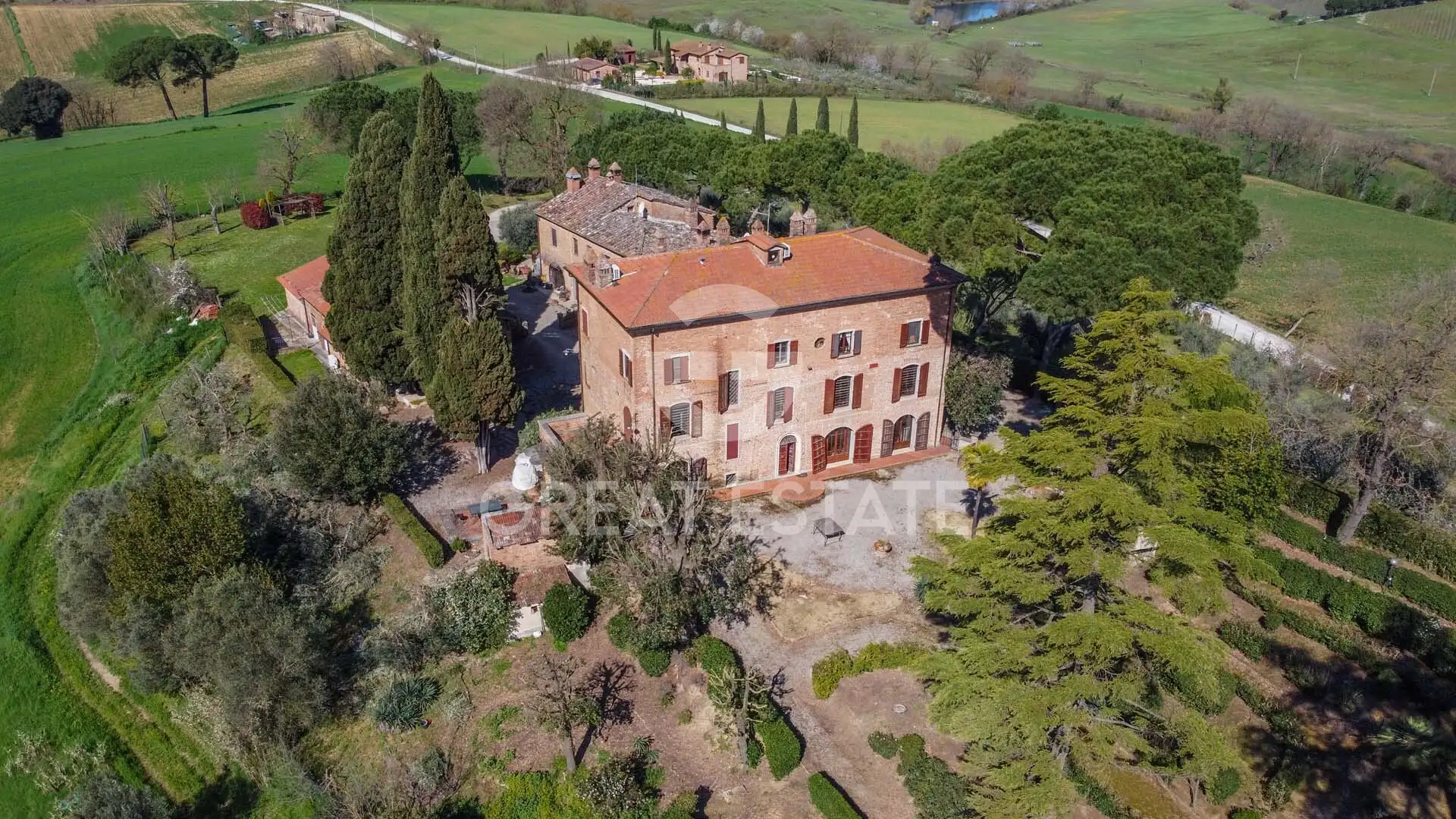 House 1170m² in Italy, Perugia. Priced at 1580000€ rent photo-2