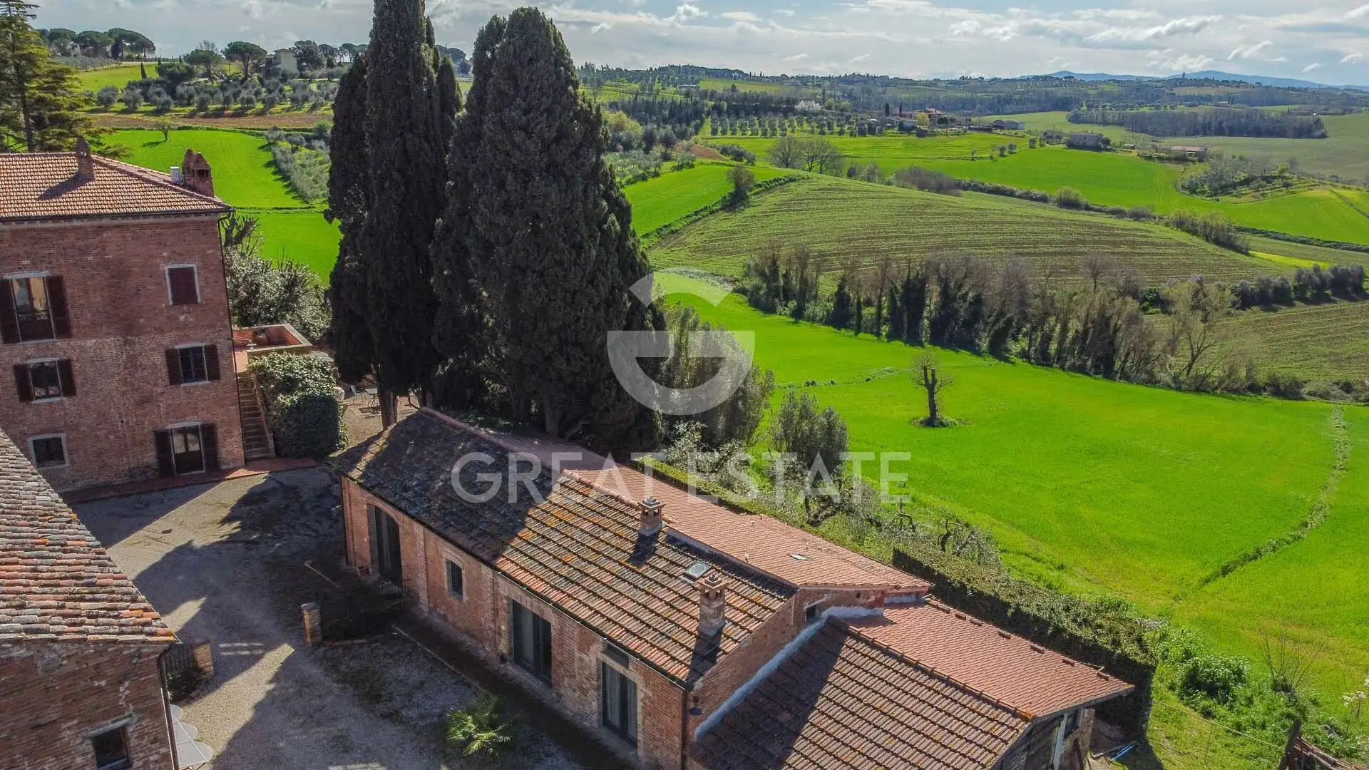 House 1170m² in Italy, Perugia. Priced at 1580000€ rent photo-3