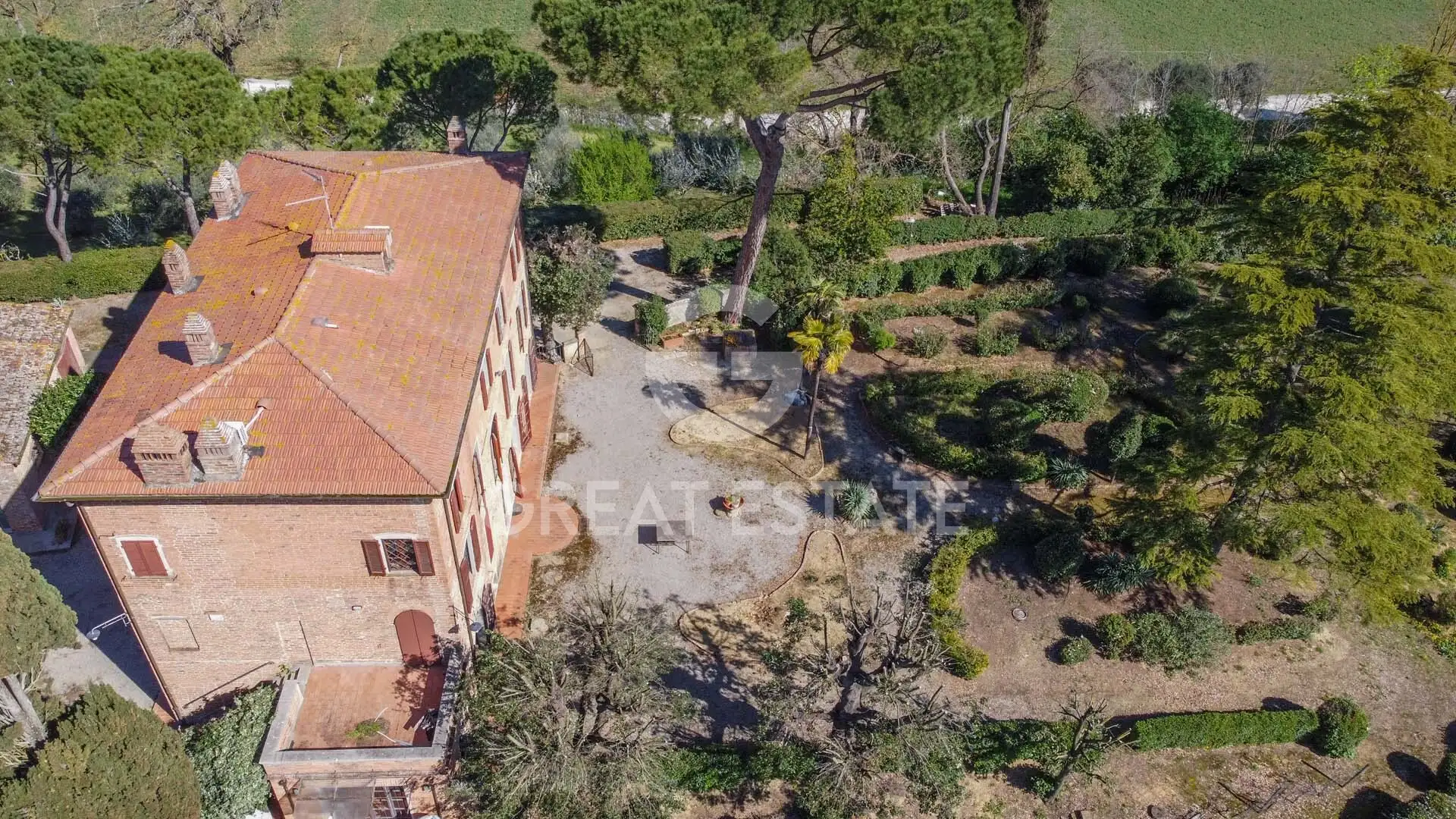 House 1170m² in Italy, Perugia. Priced at 1580000€ rent photo-4