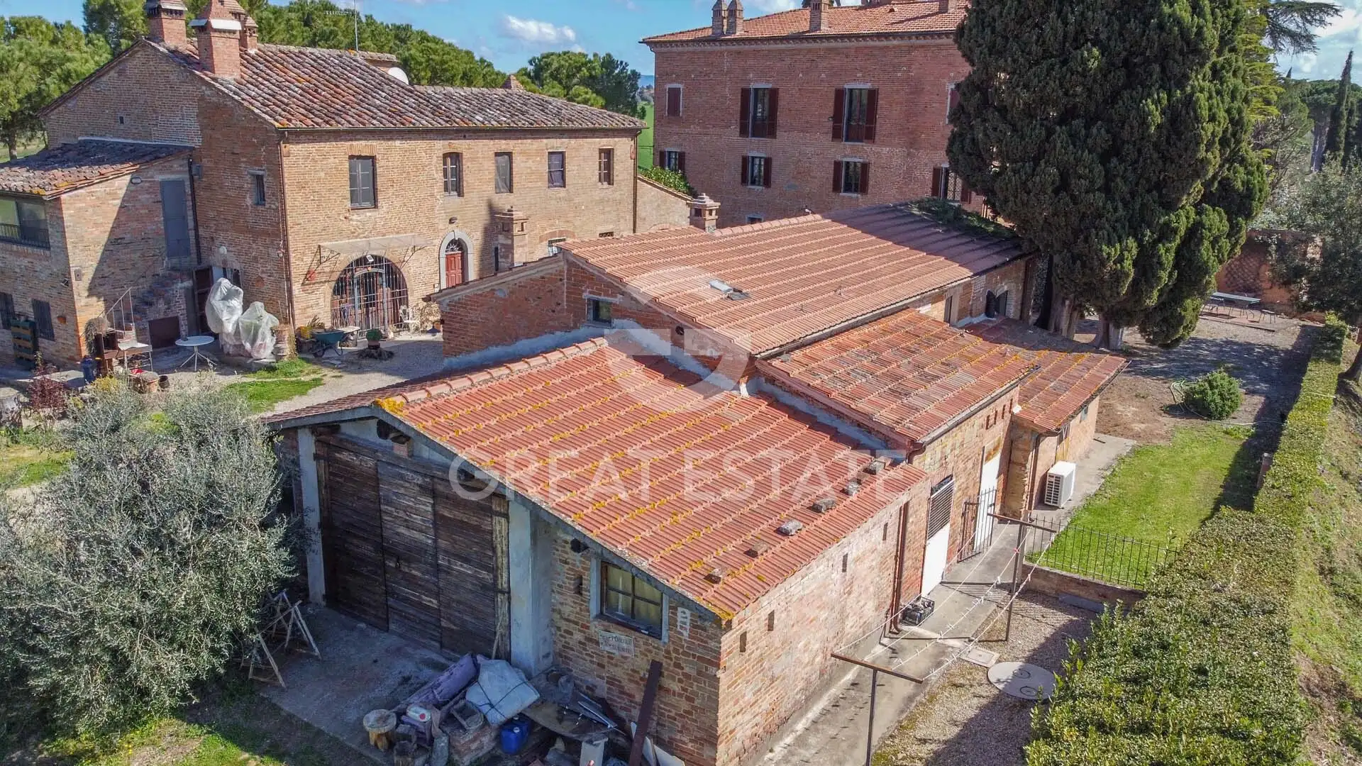 House 1170m² in Italy, Perugia. Priced at 1580000€ rent photo-8
