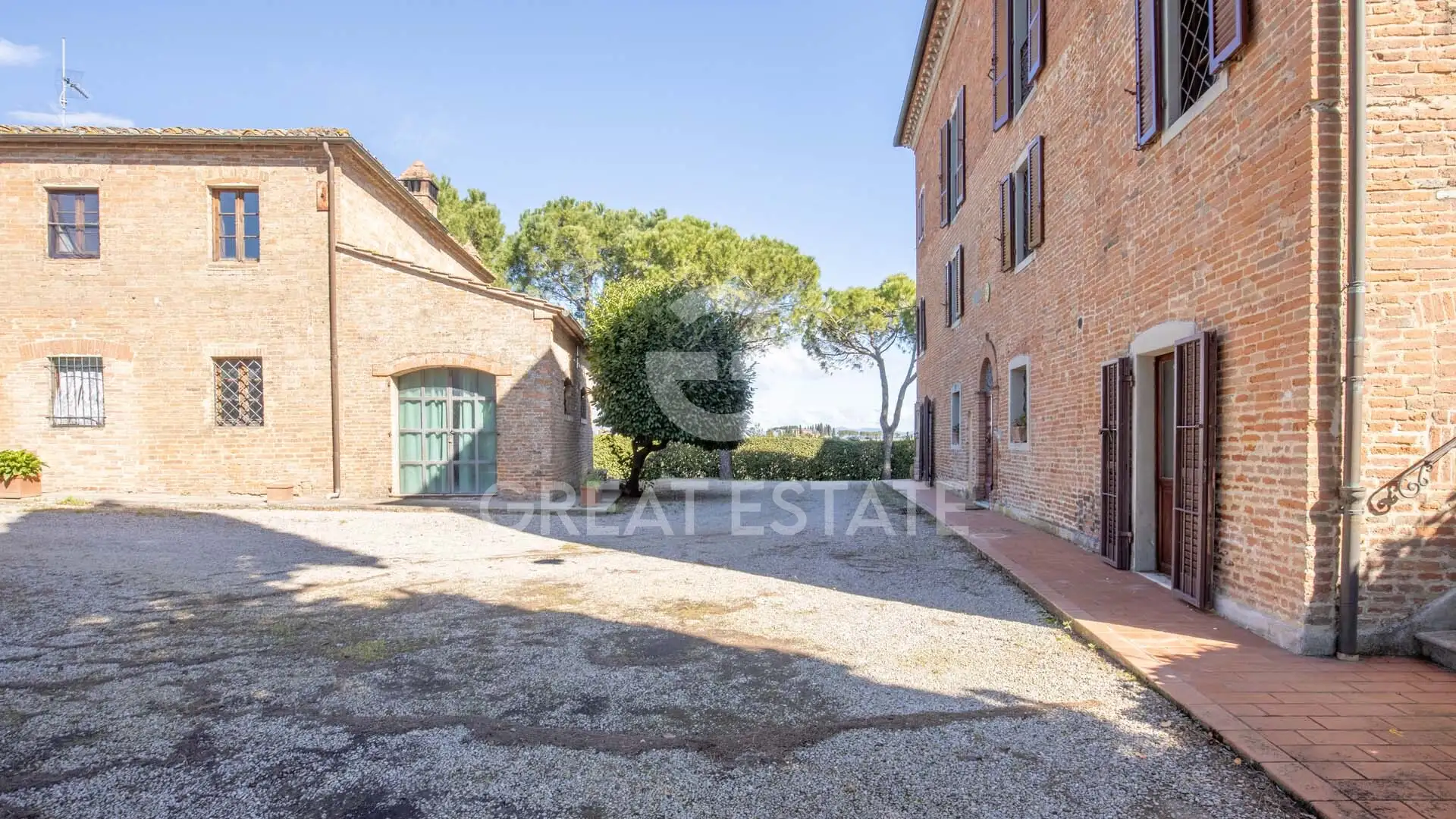House 1170m² in Italy, Perugia. Priced at 1580000€ rent photo-12