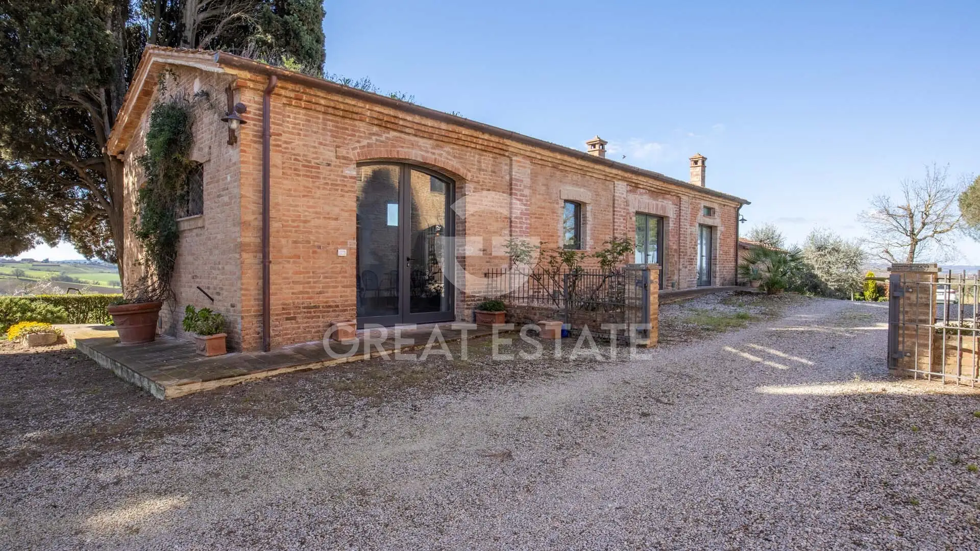 House 1170m² in Italy, Perugia. Priced at 1580000€ rent photo-13