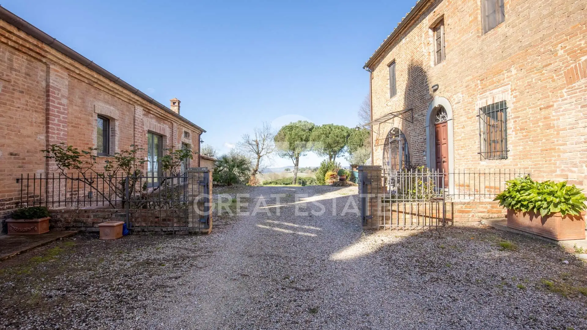 House 1170m² in Italy, Perugia. Priced at 1580000€ rent photo-14