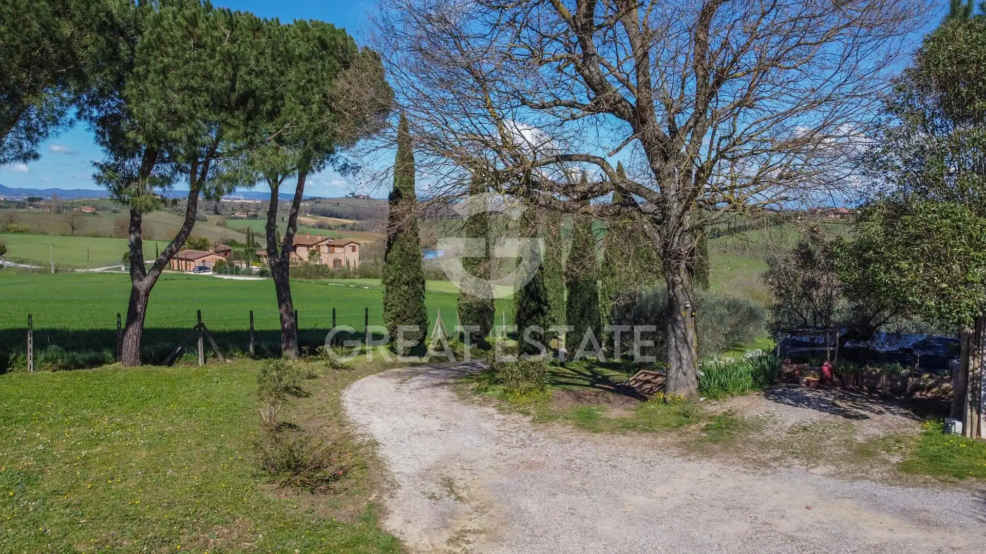 House 1170m² in Italy, Perugia. Priced at 1580000€ rent photo-15
