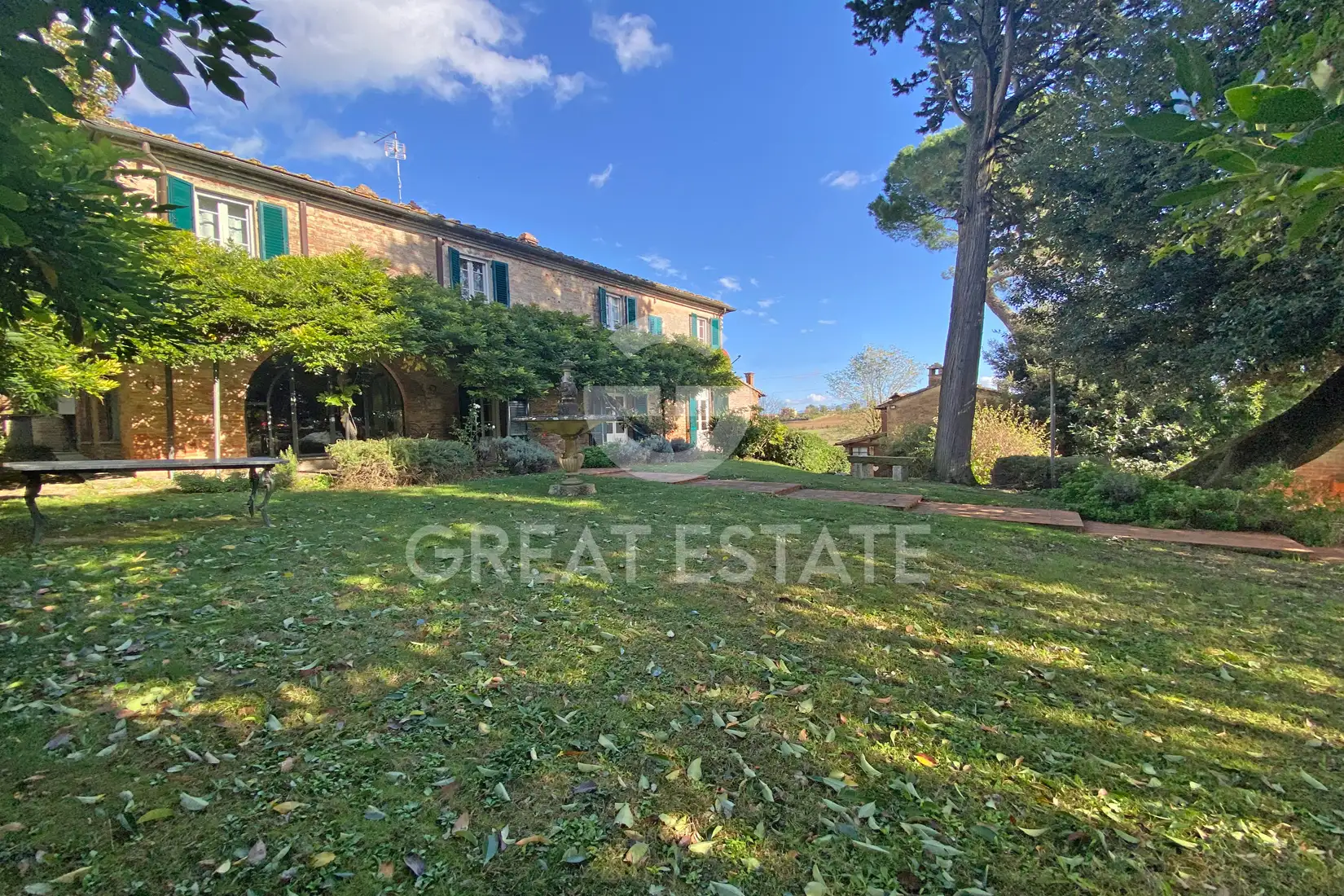 House 890m² in Italy, Arezzo. Priced at 1770000€ rent photo-5
