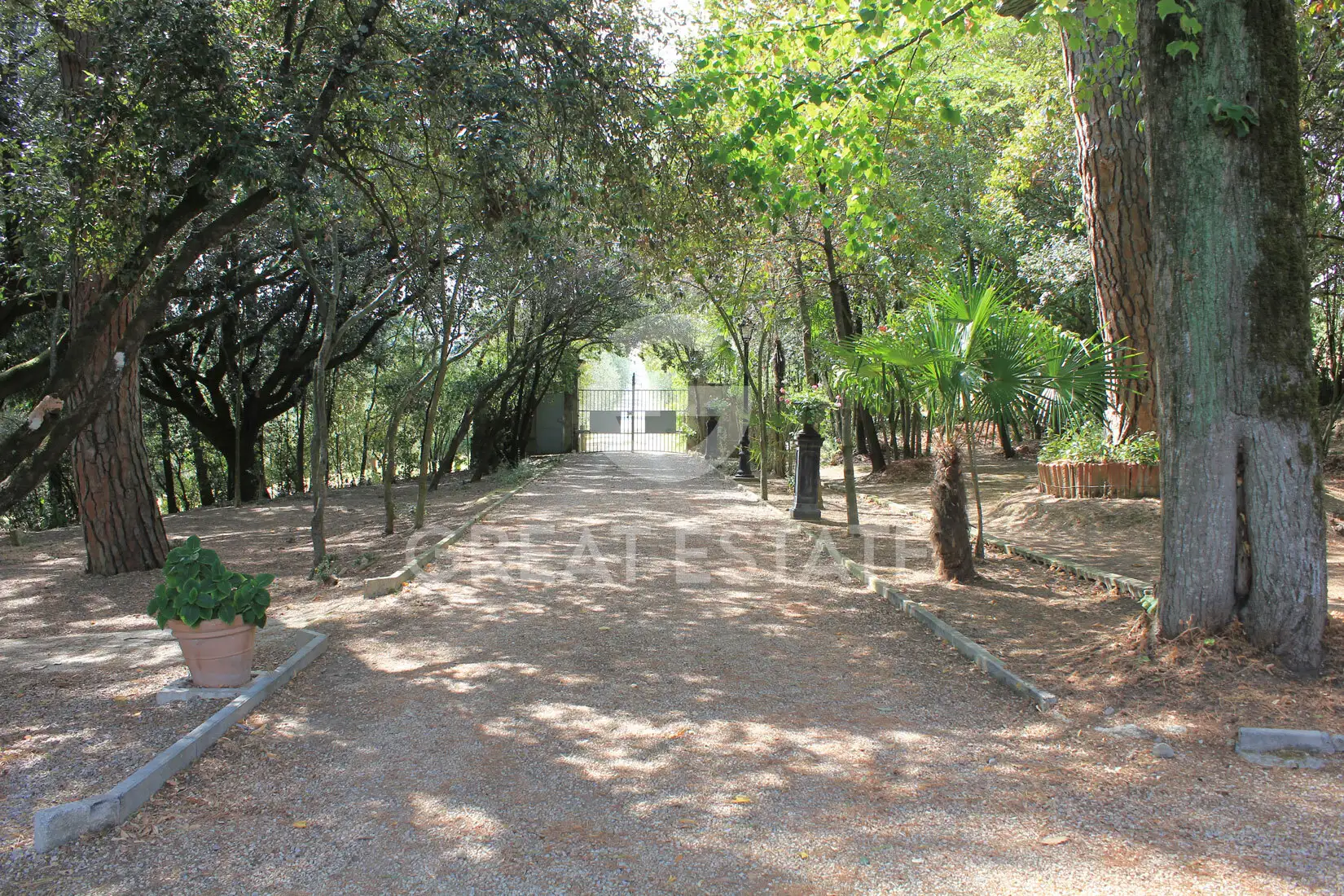 House 890m² in Italy, Arezzo. Priced at 1770000€ rent photo-7