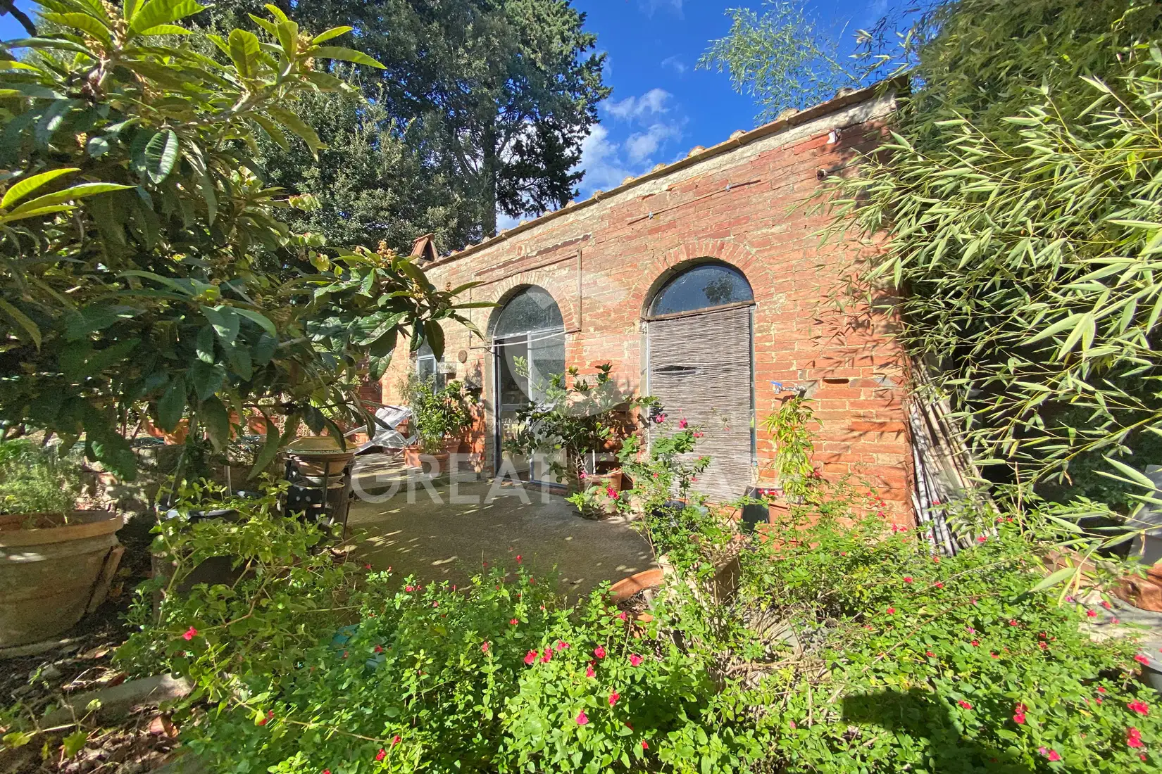 House 890m² in Italy, Arezzo. Priced at 1770000€ rent photo-9
