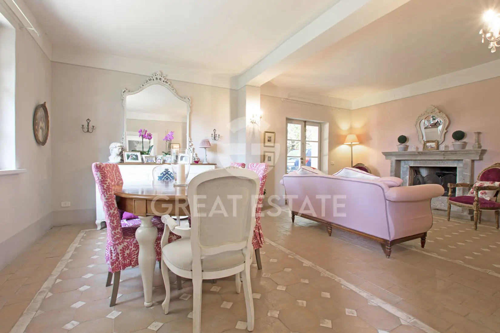 House 890m² in Italy, Arezzo. Priced at 1770000€ rent photo-11