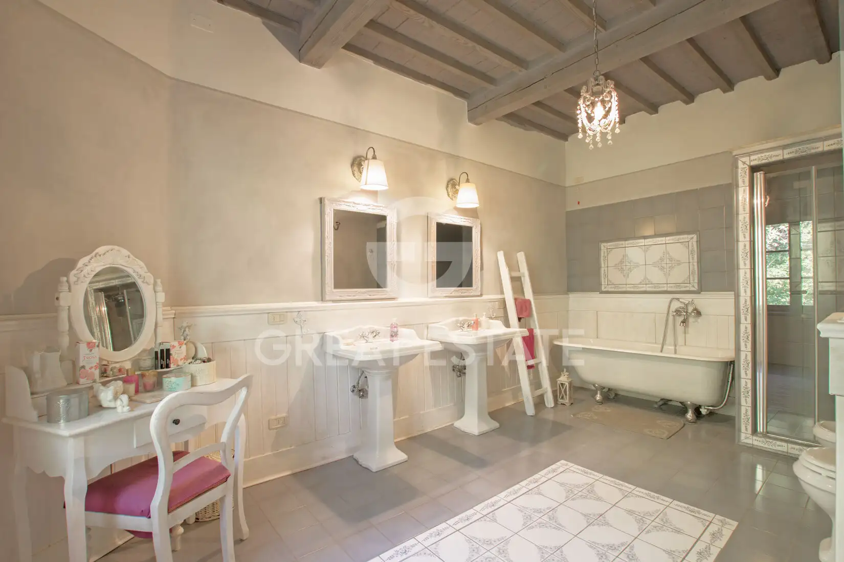 House 890m² in Italy, Arezzo. Priced at 1770000€ rent photo-14