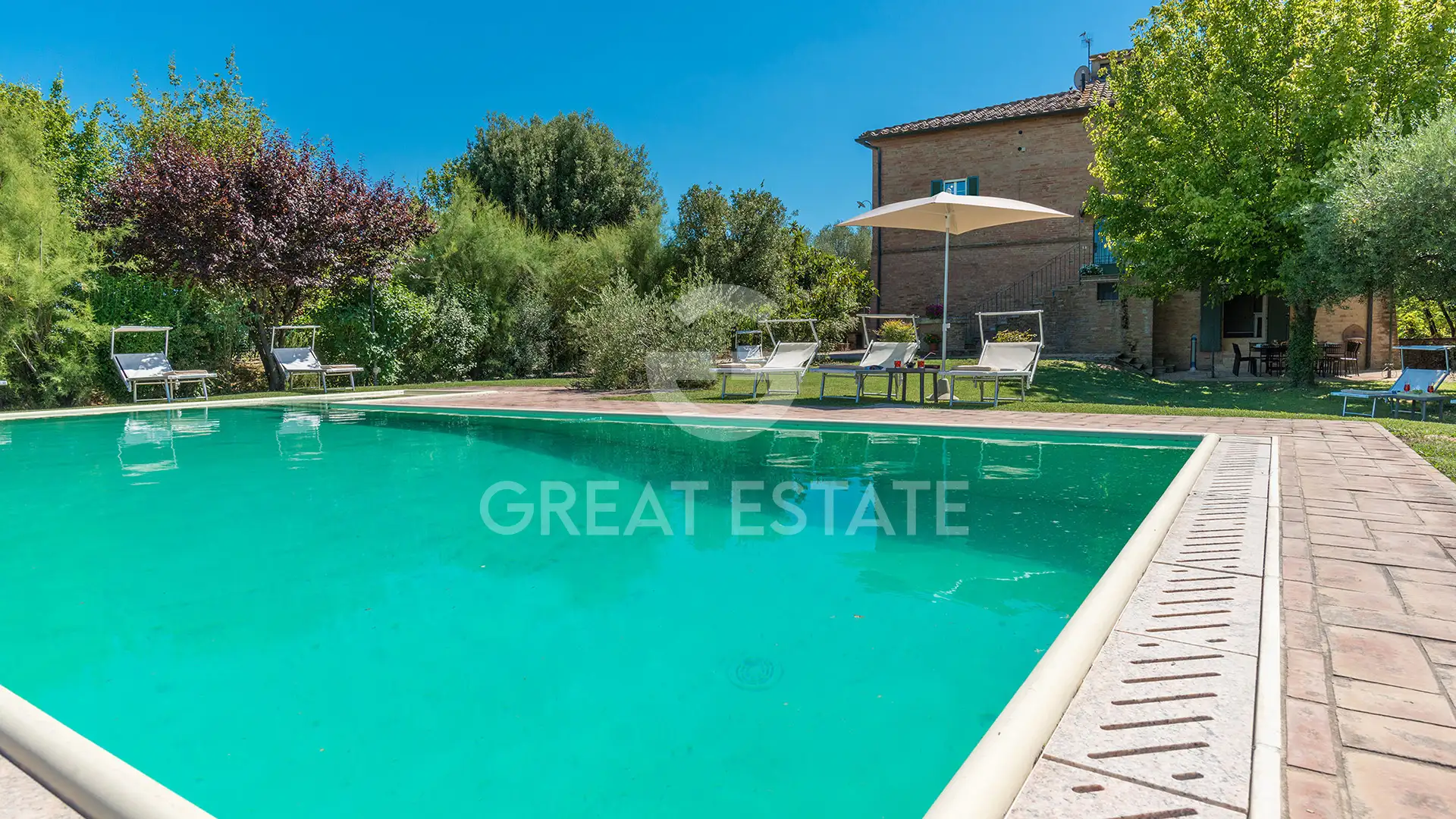 House 698m² in Italy, Siena. Priced at 2000000€ rent photo-2