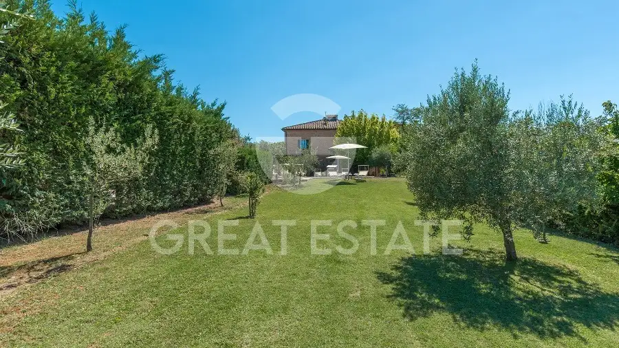House 698m² in Italy, Siena. Priced at 2000000€ rent photo-4