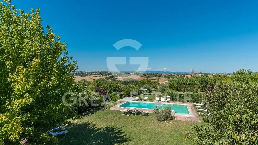 House 698m² in Italy, Siena. Priced at 2000000€ rent photo-9