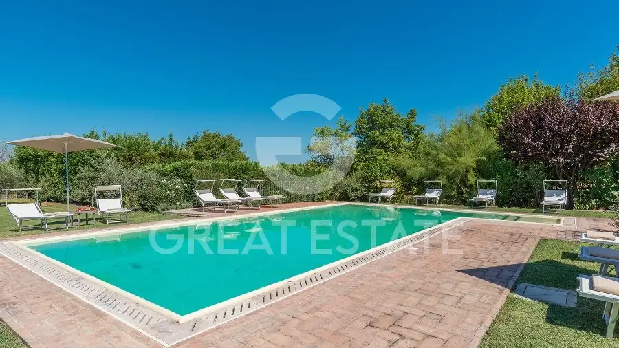 House 698m² in Italy, Siena. Priced at 2000000€ rent photo-10