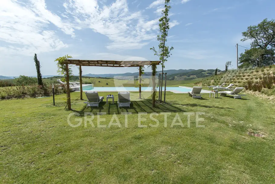 House 320m² in Italy, Terney. Priced at 1100000€ rent photo-1